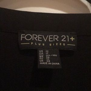 Forever 21 Tops - Forever 21 blouse with removeable belt Forever 21 Tops - Forever 21 blouse with removeable belt
